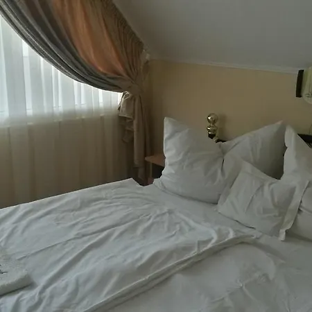 Ezust Fenyo Vendeghaz * Siófok