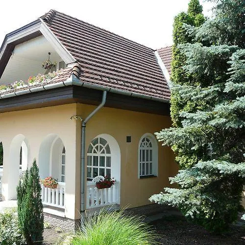 Ezust Fenyo Vendeghaz Gasthuis *