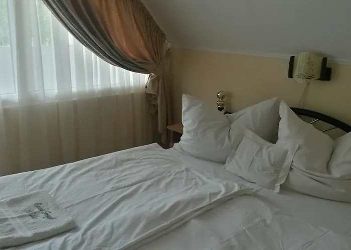 Ezust Fenyo Vendeghaz * Siófok